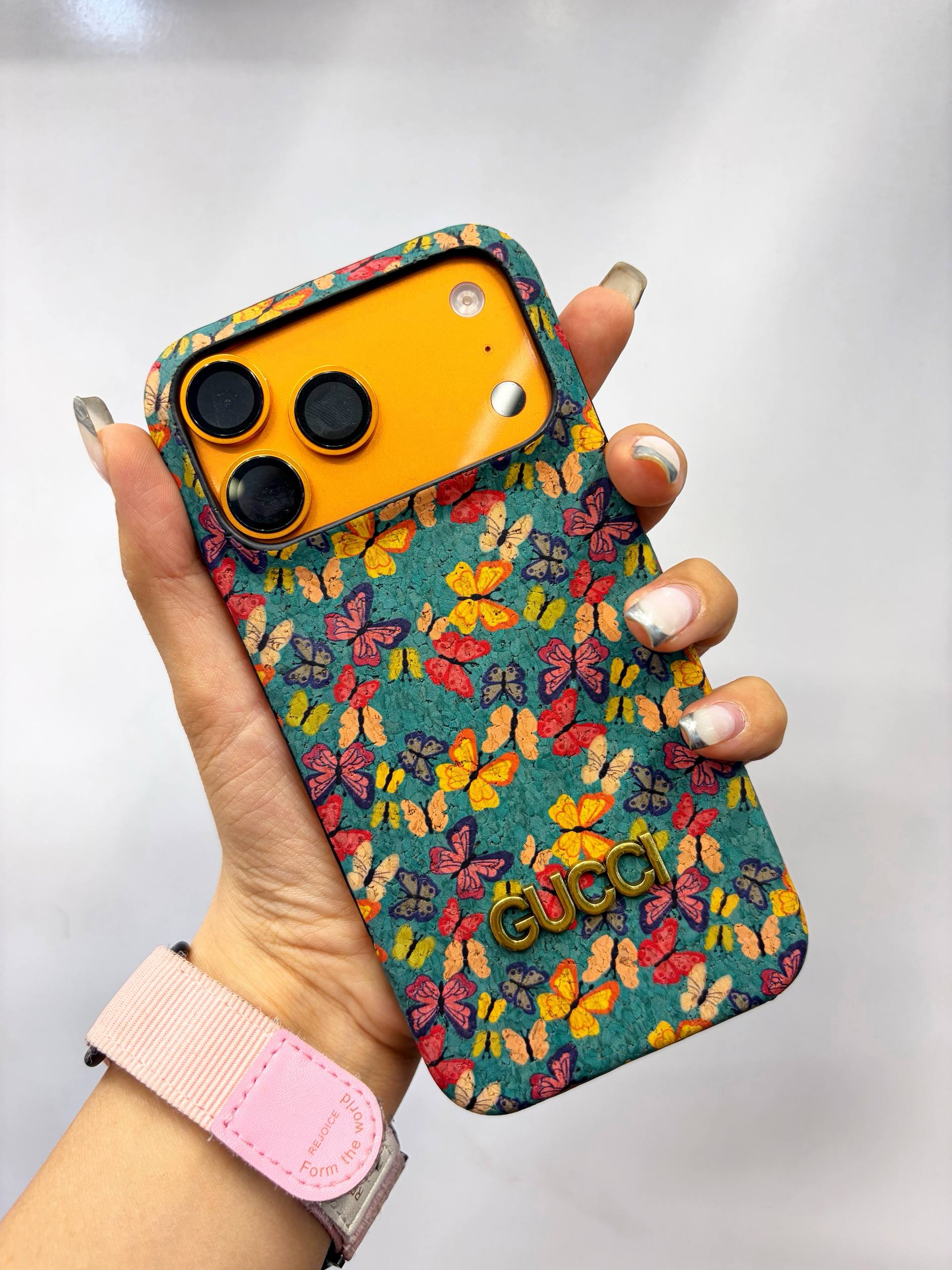 قاب زیبای گوچی گلدار برای ایفون